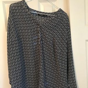 Navy blue and white summery top!